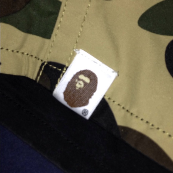 Bape t shirt and bape reversible shorts. - Picture 6 of 7